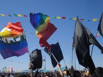 Haber | LGBT rgtler Diyarbakr Newrozunda Buluuyor