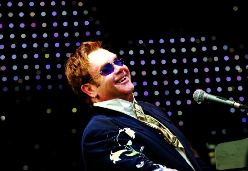 Haber | Elton Johndan Emmy dllerinde Liberaceye Sayg Duruu