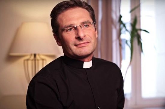 Haber | Vatikan`da grevli rahip, ecinsel olduunu aklad