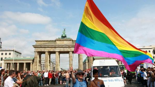 Haber | Almanya`da ecinsel evlilik kabul edildi