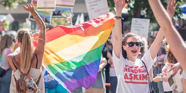 Haber | STUTTGARTTAK LGBT ONUR YRYܒNE TRKLER LK KEZ GET ARALARIYLA KATILDI