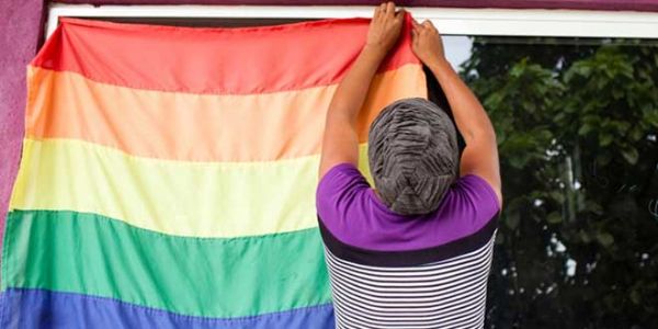 Haber | MEKSKADAK LGBT MLTECLERE KAPILARINI AAN BR YAAM ALANI: LA 72