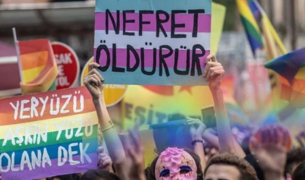 LGBT+ ailelerinden Erdoan`a ak mektup